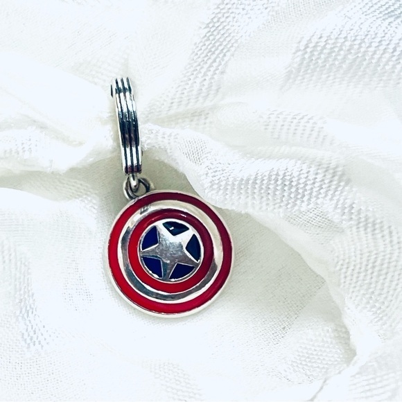 🛡️ NWOT Captain America Shield Charm – The Avengers ✨ - Picture 4 of 5